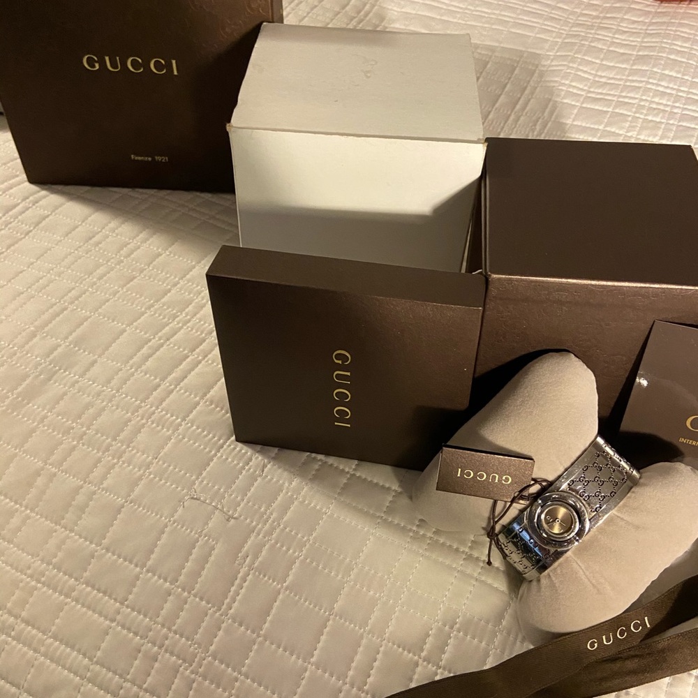 Gucci bracelet reversible watch